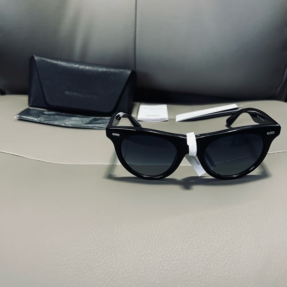 NEW WITH DEFECTS WOMENS MICHAEL KORS #MK2074 (Bora Bora) Sunglasses Color 30054L - Picture 1 of 16